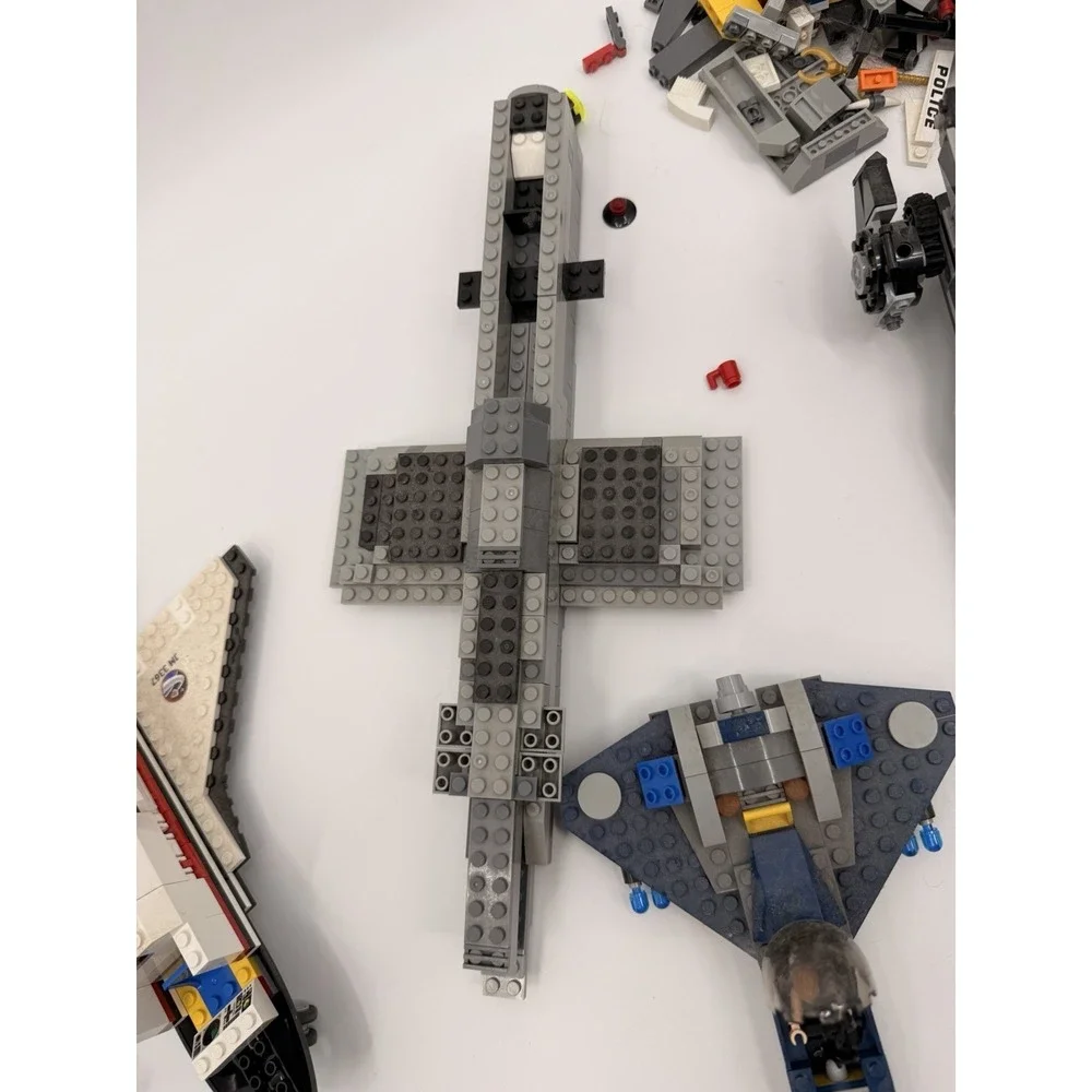 LEGO Miscellaneous Lot Assorted Bricks and Pieces/ Minifig Star Wars Jets Parts - Picture 13 of 13